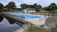 El asqueroso reto viral que cierra piscinas de toda España llega a un pueblo de Lugo: "Una broma de mal gusto y una marranada"