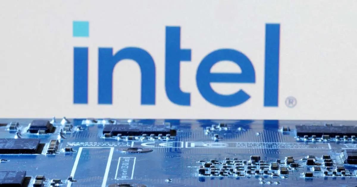 Trump toma 9.9% de Intel con US$8,900 millones; analistas dudan