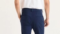 Dockers liquida sus pantalones para que este otoño puedas vestir con clase, cómodo y estiloso: descuentos de hasta el 64%