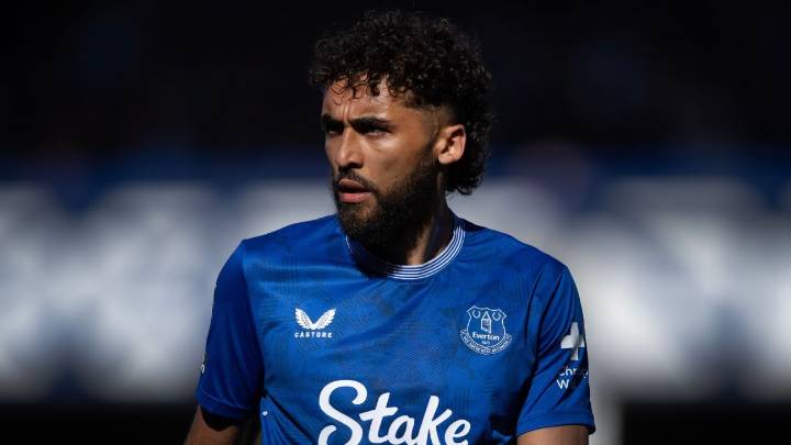 Dominic Calvert-Lewin becomes Leeds' eighth summer signing