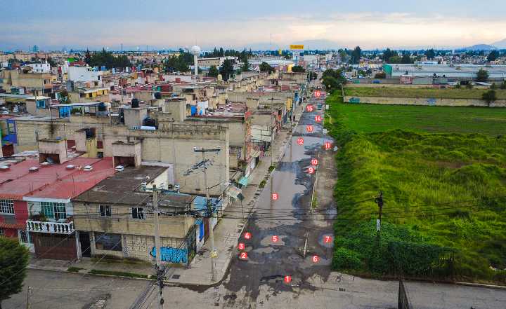 Intransitable la calle Chimalpopoca en Toluca; 22 baches en apenas 64 metros
