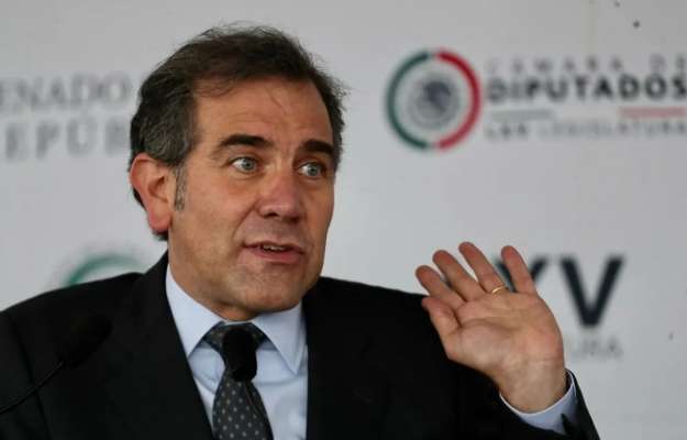 Corte ampara a Lorenzo Córdova contra mención en libros de texto; ordena a SEP reeditarlos