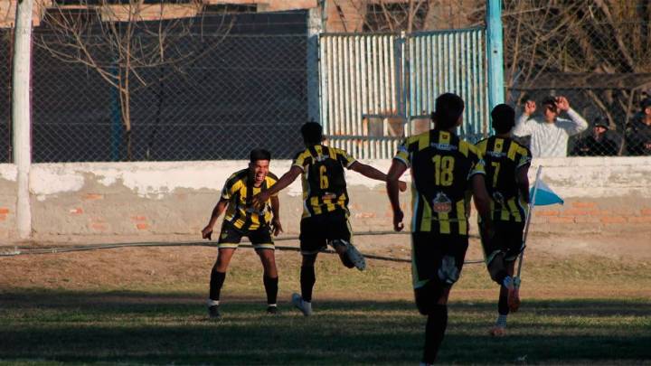 Independiente e Instituto Santiago quedaron a mano en Fernández