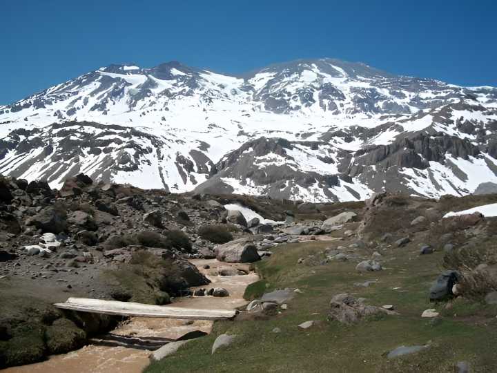 Alerta amarilla: ¿pueden entrar en erupción dos volcanes de Mendoza?