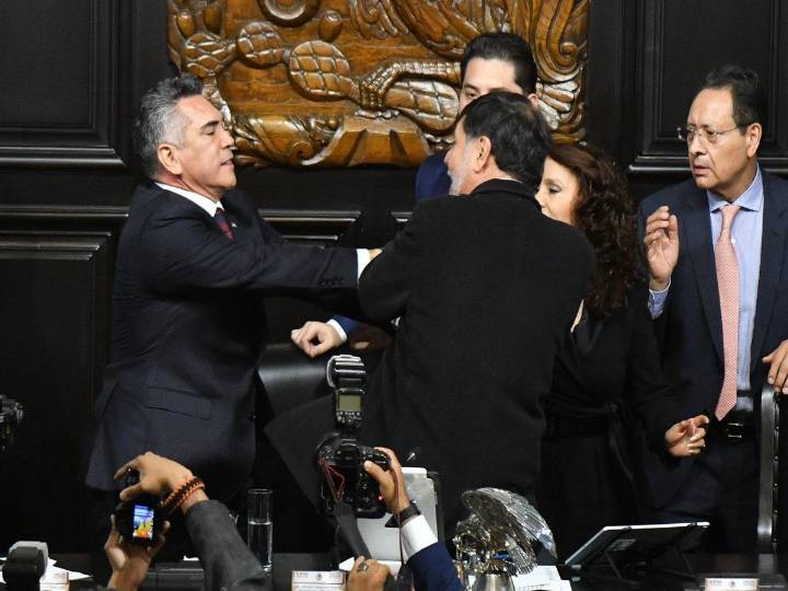 ¿Ya salió el peine? 'Alito' Moreno explica por qué peleó con Fernández Noroña