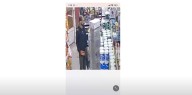 Video: Un delincuente entró a una ferretería, robó y forcejeó con el empleado