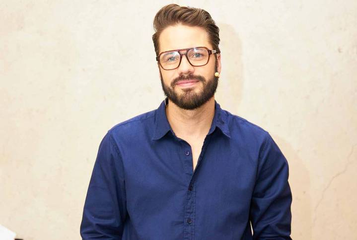 William Valdés debuta como actor de teatro en México