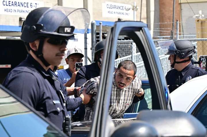 Demandan 20 estados de EU a gobierno de Trump por condicionar ayuda a víctimas de crímenes