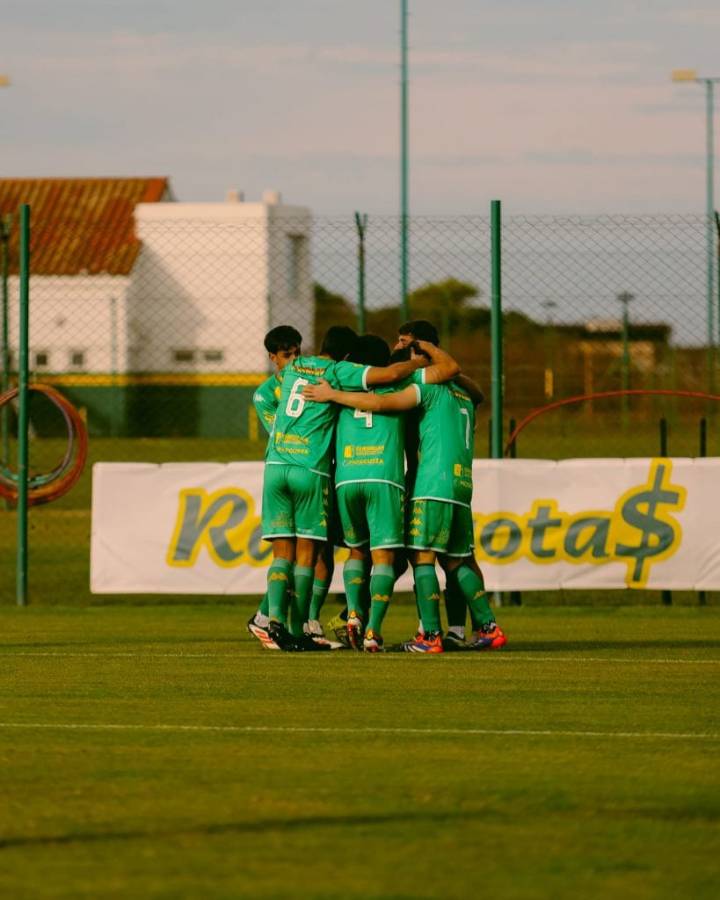 La reserva de Aldosivi goleó al líder