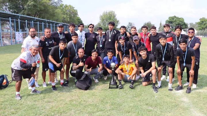Gavilanes fueron los gigantes del torneo, levantaron la Copa San Juan Tadijuv