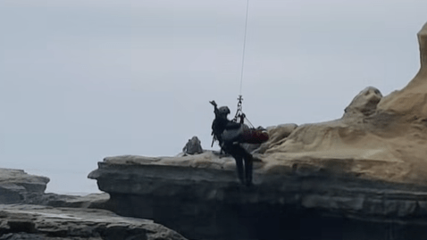 Hiker falls onto rocks at Black's Beach
