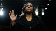 Lisa Cook denuncia ante el tribunal que Trump la despide por no bajar los tipos