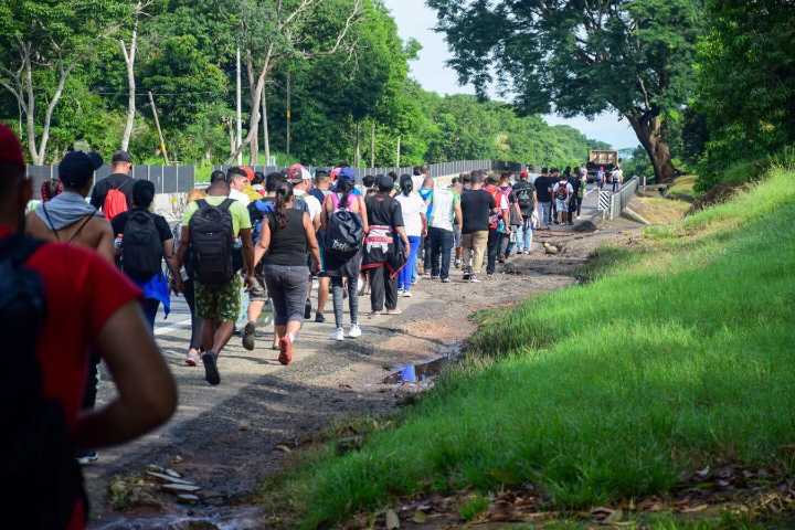Caravana de migrantes parte de Chiapas rumbo a la CDMX