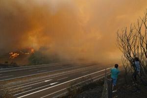 Fires keep burning in western Spain as army is deployed