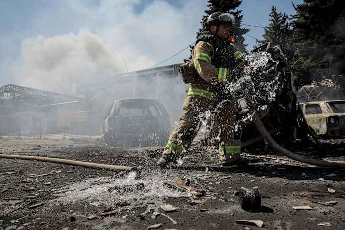 Ukrainian defenses face a challenge as Russian troops make gains ahead of the Putin