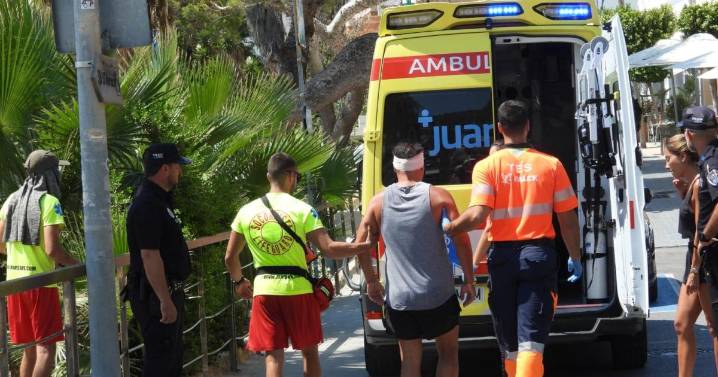 Herido un hombre tras golpearse contra su propia tabla mientras surfeaba en Sant Elm