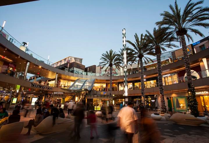 Santa Monica Place Hosts Weekly Western Wednesday Line Dancing