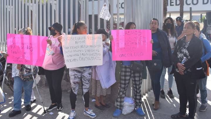 Familiares de pacientes con cáncer denuncian desabasto de medicamentos en el Hospital del Sur,...