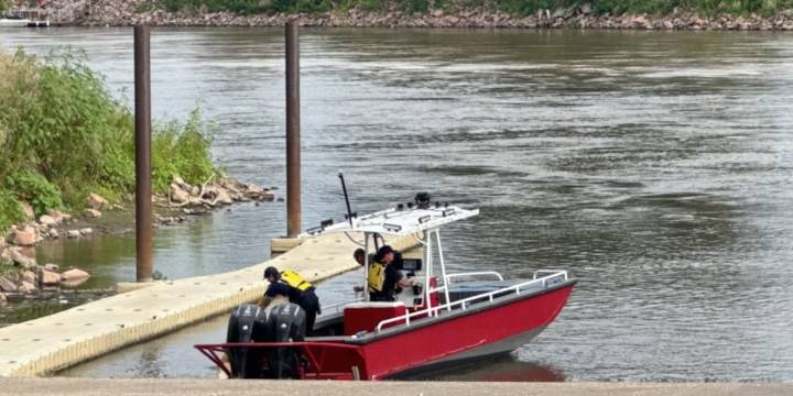 Sioux City Fire Rescue conducts search of the Missouri River