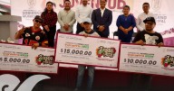 Omar Muñoz premia a jóvenes artistas en Cuautlancingo