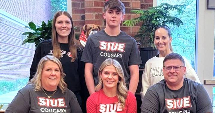 Streator’s Emma Devera dances her way to SIU Edwardsville