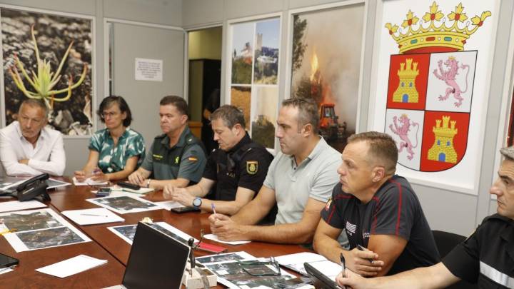 Más de 500 profesionales trabajan en los incendios de León