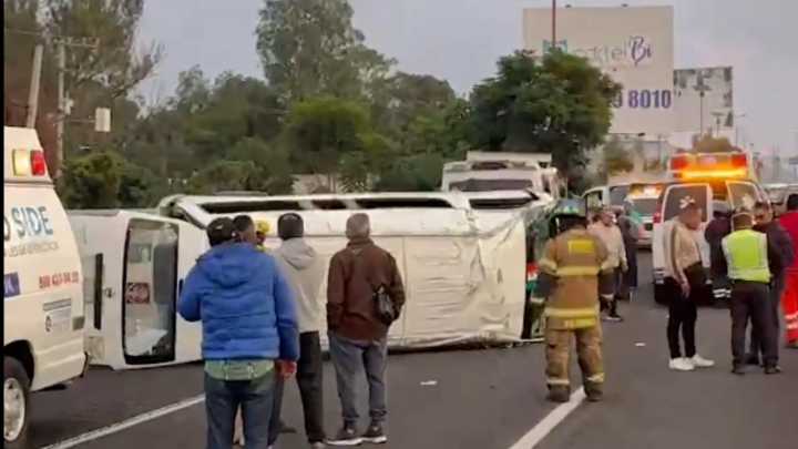 Volcadura de Combi en la México-Pachuca Hoy Deja Un Muerto y Más de Una Decena Heridos