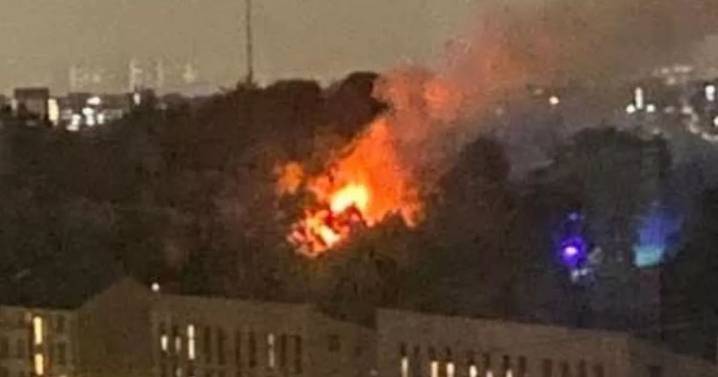 Fire crews tackle large Glasgow blaze as residents warned 'keep windows closed'