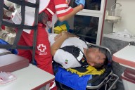 Acelerado motociclista derrapa y se estrella con camioneta al sur de Saltillo