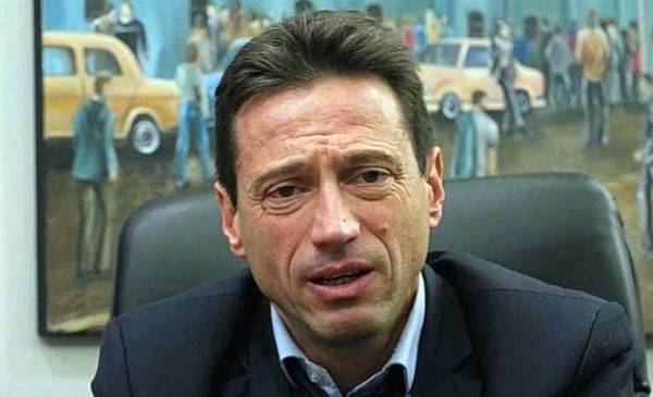 Moretti volvió, fue a la práctica y los hinchas organizan protestas