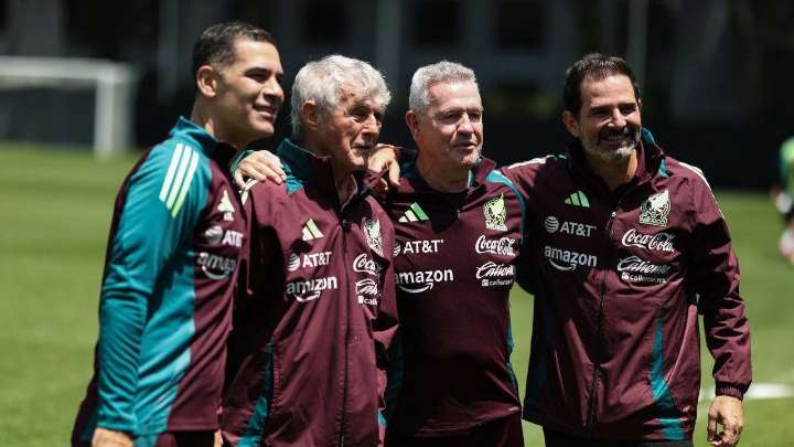 Selección Mexicana recibe visita de Bora Milutinovic en el CAR