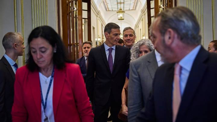 Sánchez bate su propio récord: 948 asesores en el Gobierno, la mayoría desconocidos, y un gasto de 75 millones
