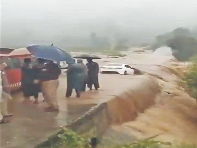 10 perish as flood fury ravages AJK, G