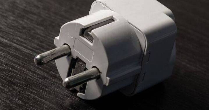 Brits urged to 'never' pack plug adaptors in their suitcases when travelling