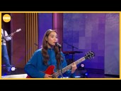 Laufey performs 'Silver Lining' on 'GMA'