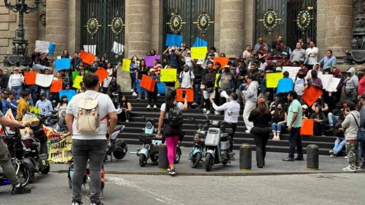 Protestan en el Congreso de la CDMX contra regulación de scooters y motocicletas eléctricas