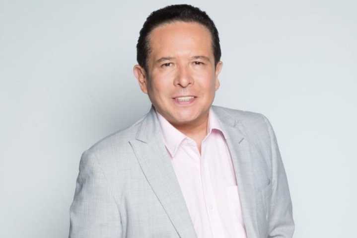 Gustavo Adolfo Infante niega infidelidad; filtran foto junto a otra mujer