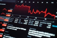 El Nasdaq y el S&P 500 retroceden al cierre