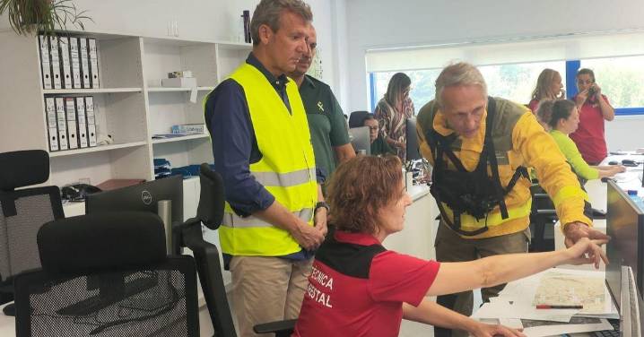 Rueda anuncia ayudas para ganaderos y afectados por los incendios en Ourense
