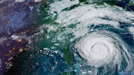 Huracán Erin se acerca a las costas de Carolina del Norte y amenaza con inundaciones
