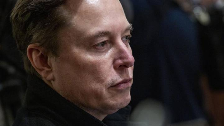 Musk denuncia a Apple y OpenAI y las acusa de ser "monopolios" de IA