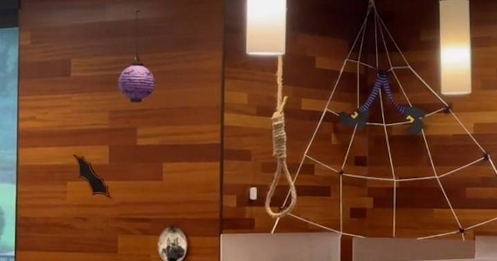 Cary Wendy’s removes noose display, which was part of Netflix promotion campaign  :: WRAL.com