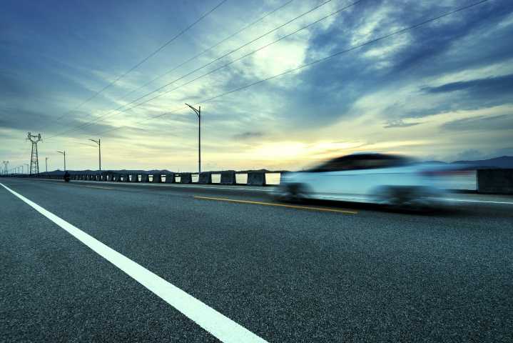 Reconsideran establecer límites de velocidad según la velocidad a la que viajan los conductores