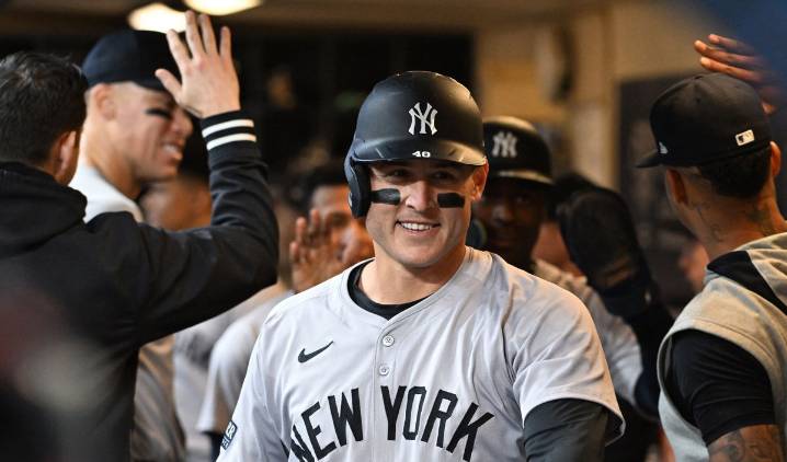 Anthony Rizzo Snubs Cubs for Yankees With Jaw-Dropping Pinstripes Bombshell