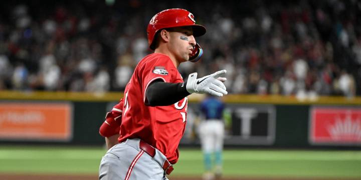 Spencer Steer, Brady Singer shine as Reds earn win over D