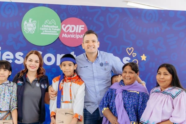 Entregan mochilas, útiles y zapatos a 350 niñas y niños