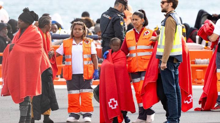 El Gobierno inicia el lunes el traslado de menores migrantes desde Canarias a la Península