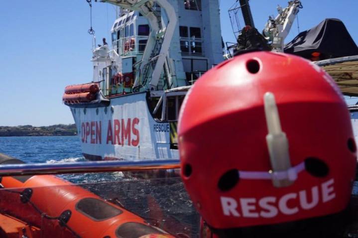 Santiago Abascal pide “confiscar y hundir” el barco Open Arms tras su llegada a Tenerife en el 6º aniversario de la denuncia de VOX a Open Arms