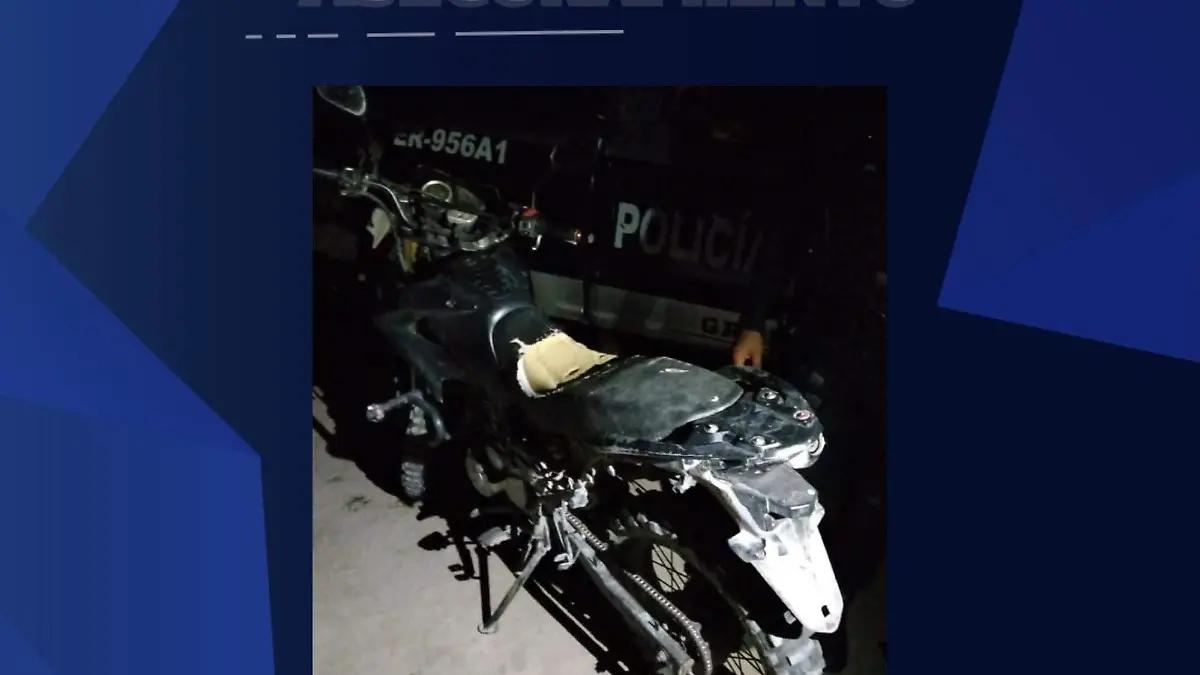 Aseguran moto abandonada, estaba chocada, era robada