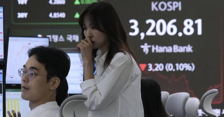 Asian shares advance ahead of Trump's deadline for imposing higher tariffs on Chinese goods